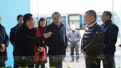 省委常委、常務(wù)副省長(zhǎng)王寧一行視察瀘州老窖:加快培育和推動(dòng)瀘州白酒優(yōu)勢(shì)產(chǎn)業(yè)